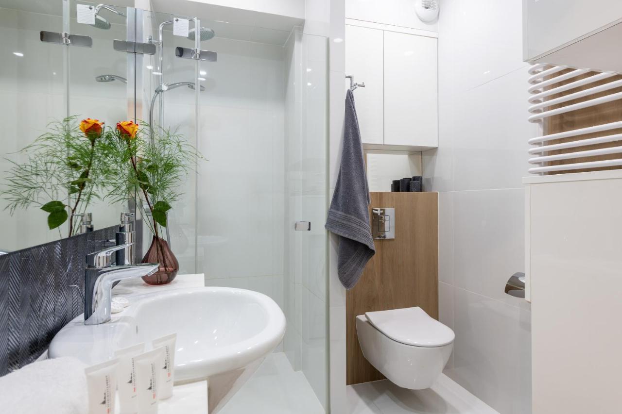 Plac Bankowy Serviced Apartments Warschau Exterior foto