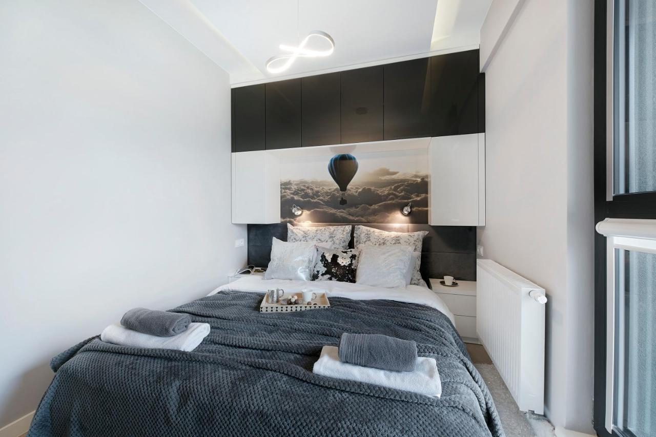 Plac Bankowy Serviced Apartments Warschau Exterior foto