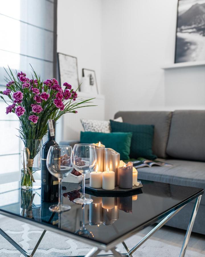 Plac Bankowy Serviced Apartments Warschau Exterior foto