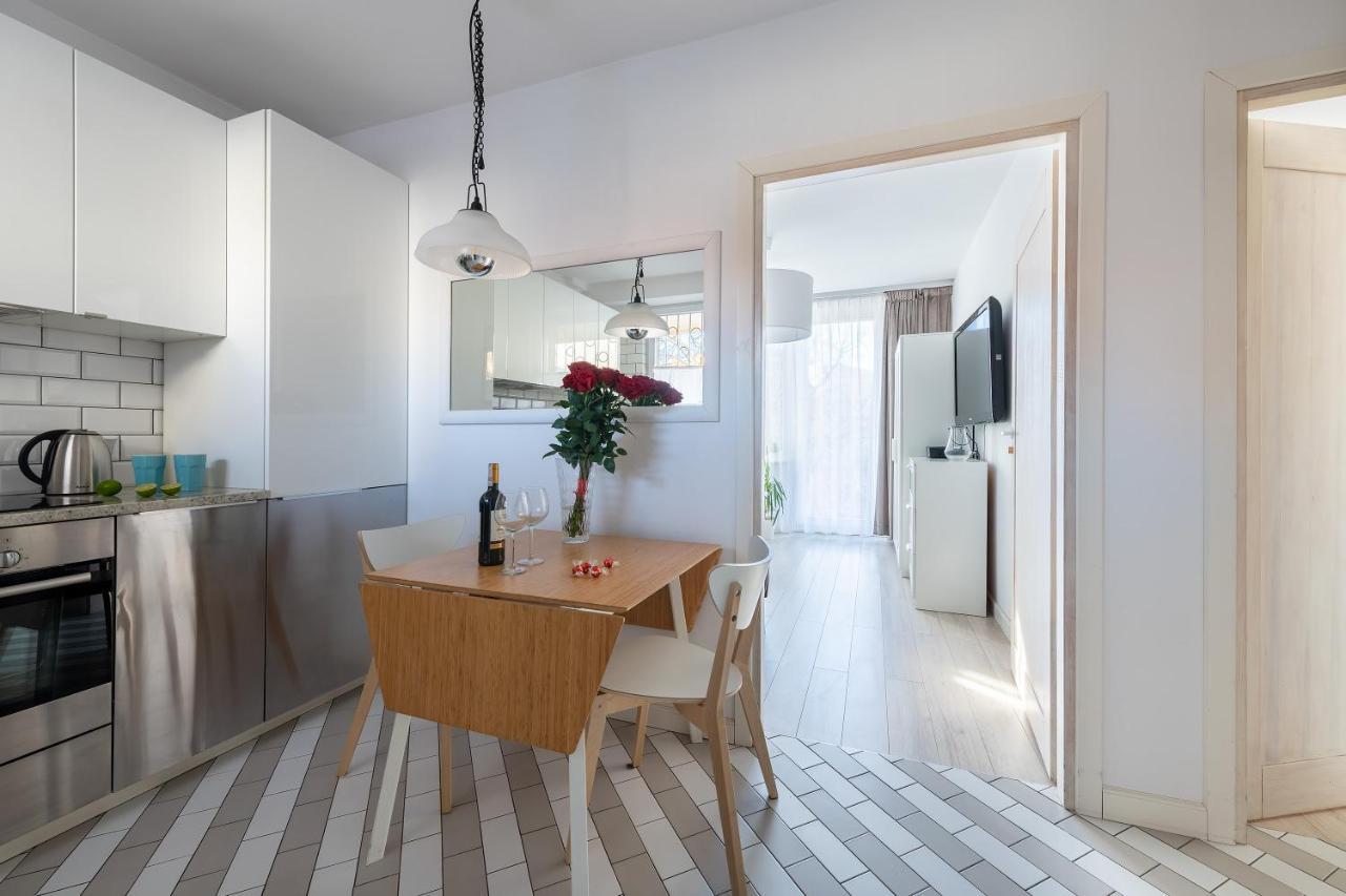 Plac Bankowy Serviced Apartments Warschau Exterior foto